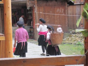 Yao women and a little shop